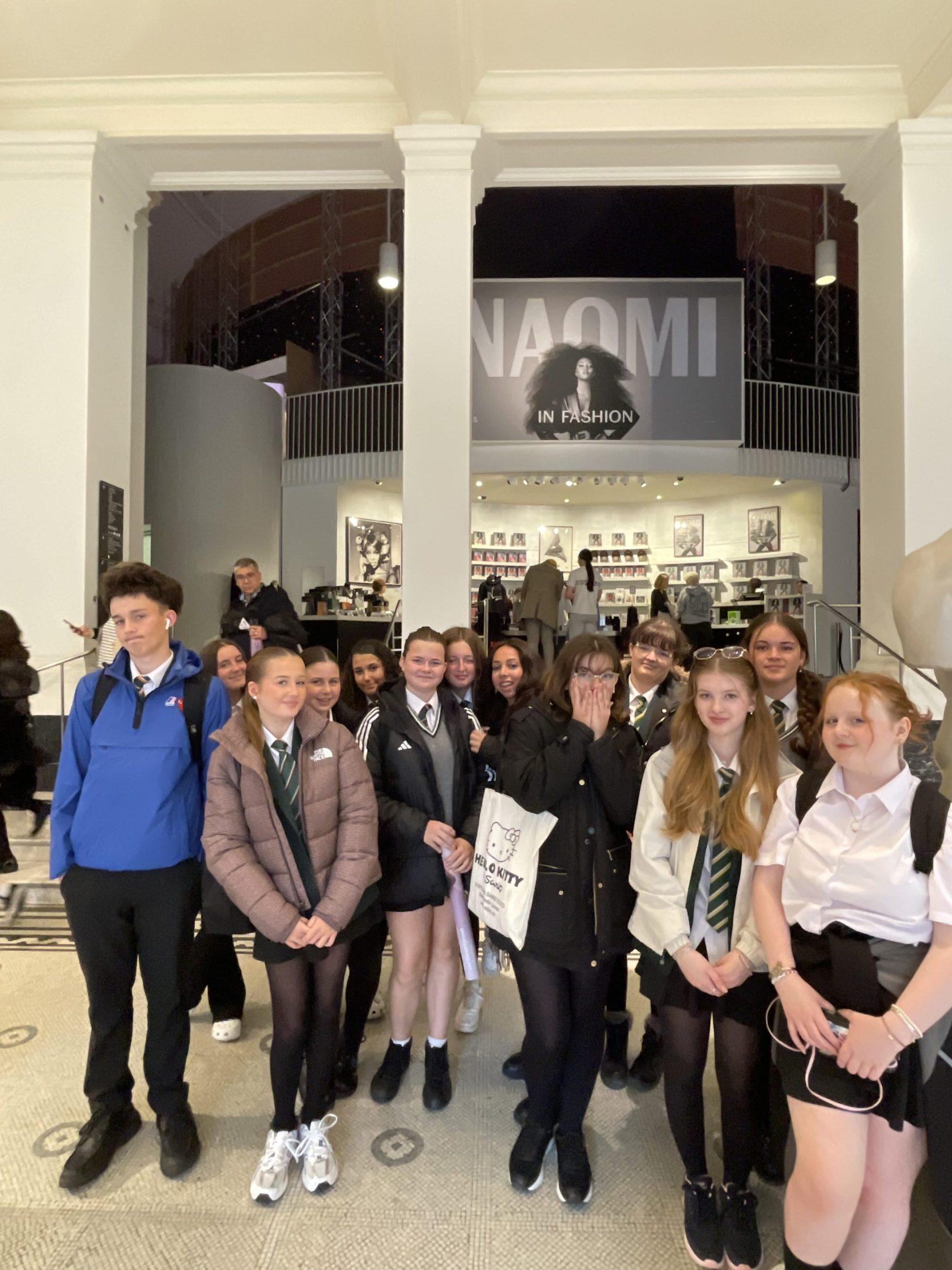 Year 10 Textiles students visit the V&A!